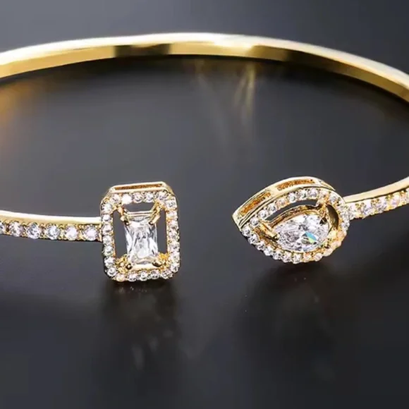 Elegant Gold Bangle with Crystal Accents - Picture 4 of 4